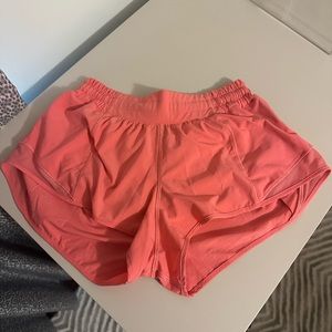 Lululemon 2.5 inch hotty hot in raspberry cream